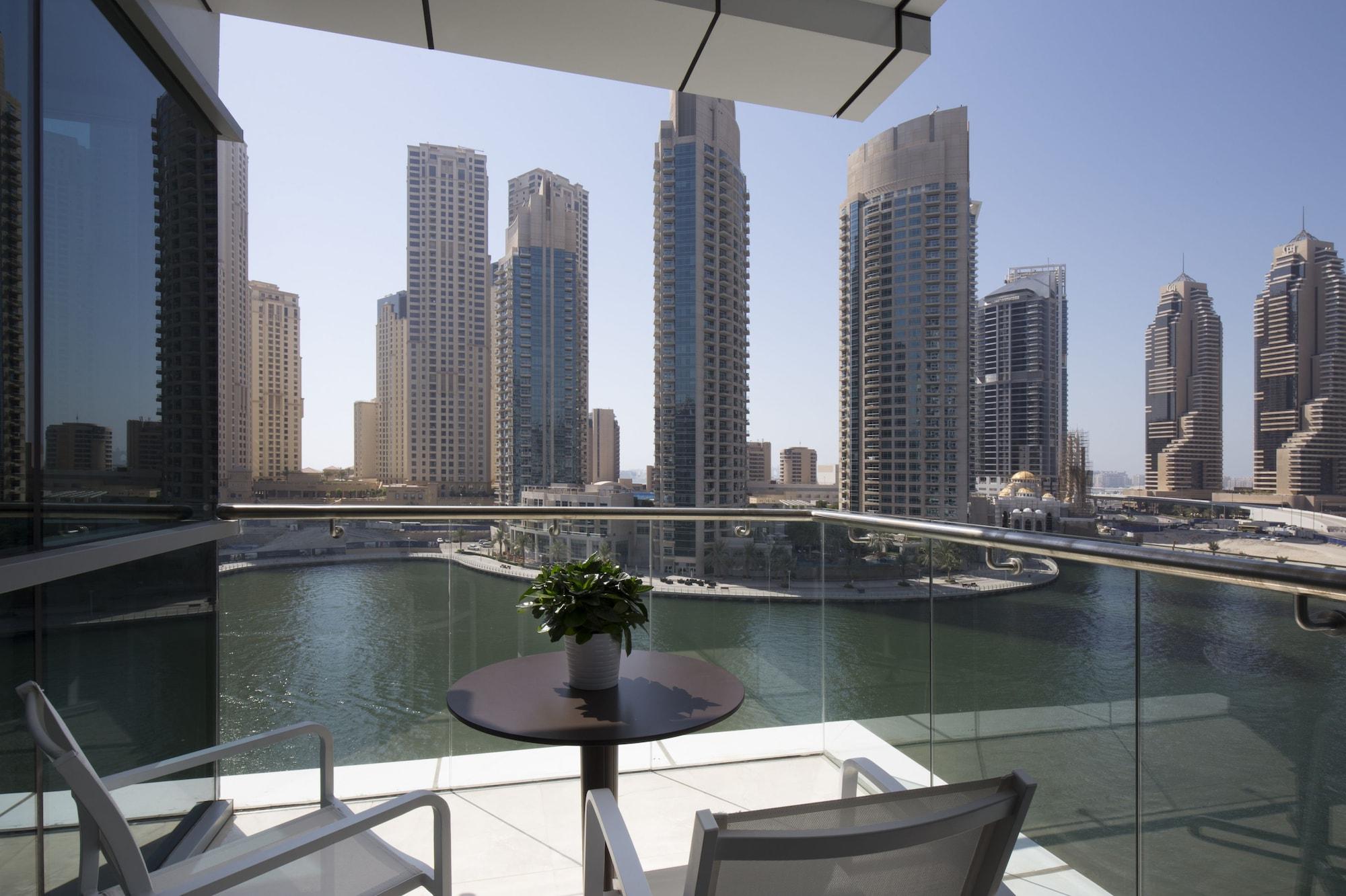 La Verda Suites And Villas Dubai Marina Exterior foto View from a balcony