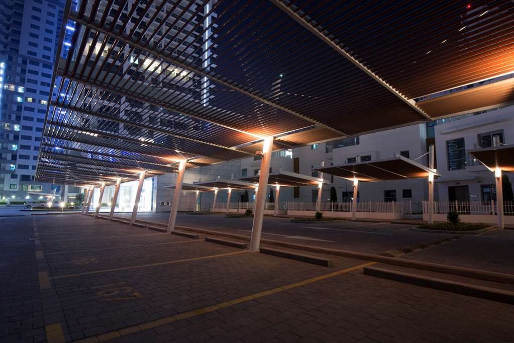 La Verda Suites And Villas Dubai Marina Facilități foto The parking lot at the hospital