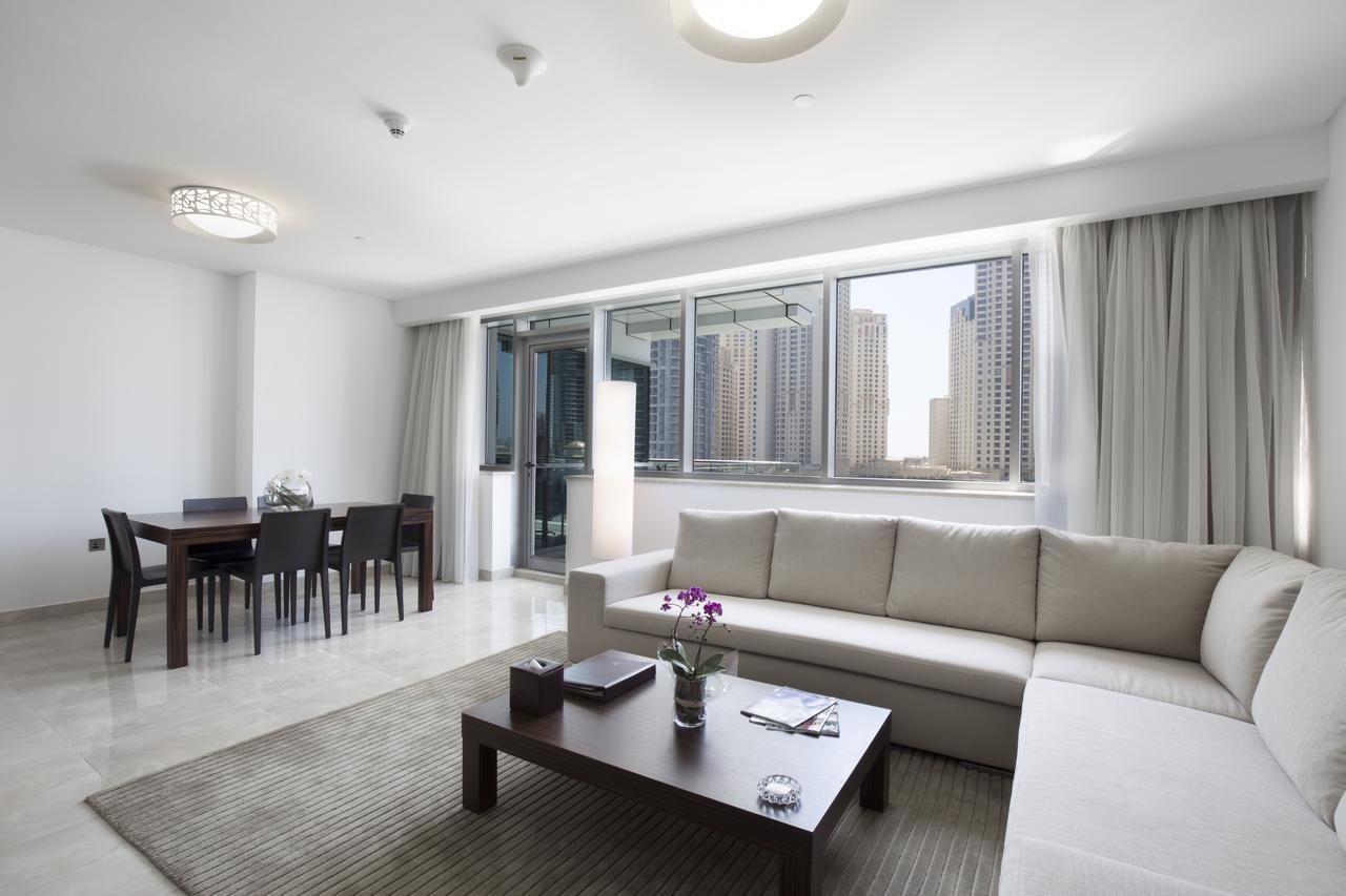 La Verda Suites And Villas Dubai Marina Exterior foto A living room in a serviced apartment in Dubai, United Arab Emirates