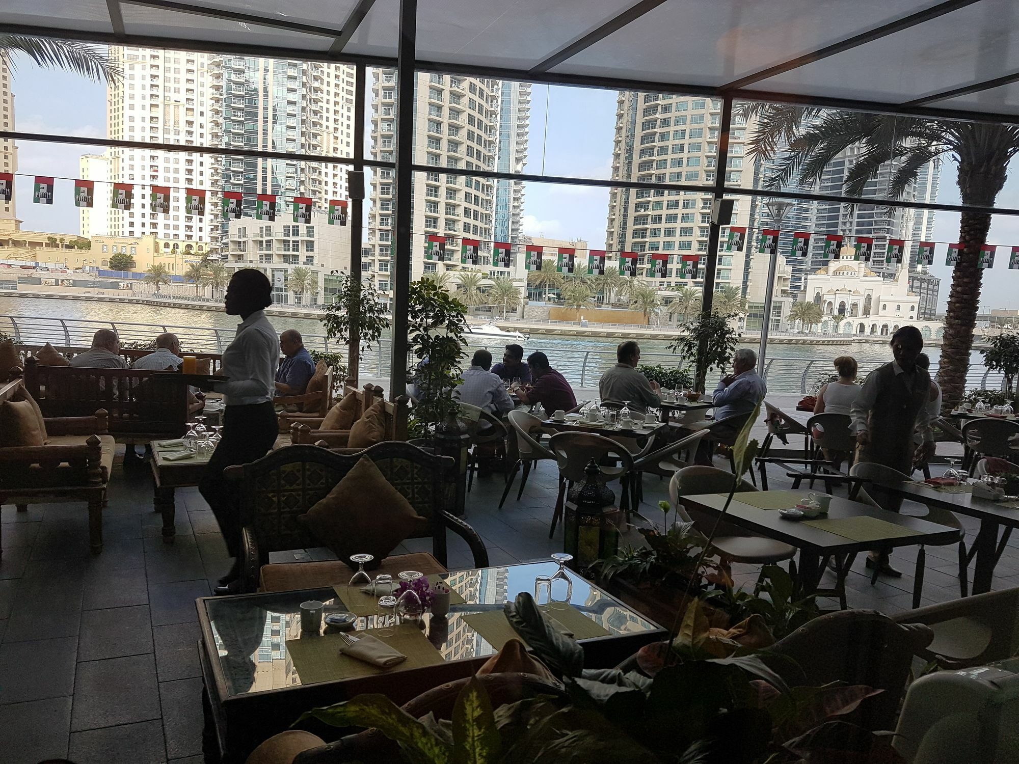 La Verda Suites And Villas Dubai Marina Exterior foto The interior of the restaurant